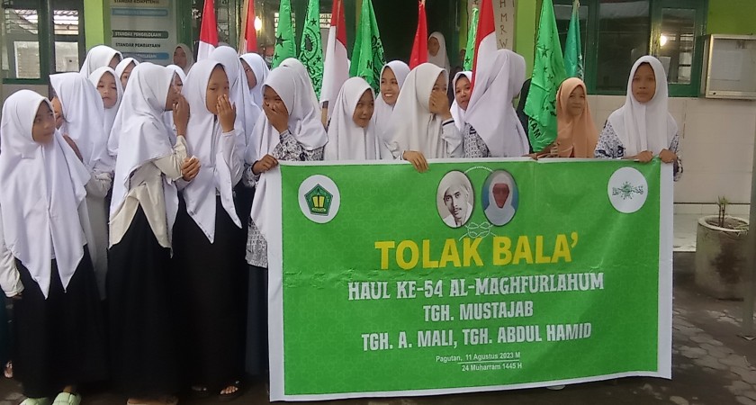 Madrasah Nurul Qur'an Pagutan Memperingati Haul ke-54 TGH. Mustajab dengan Ritual Tolaq Balaq dan Pembacaan Sholawat Nabi