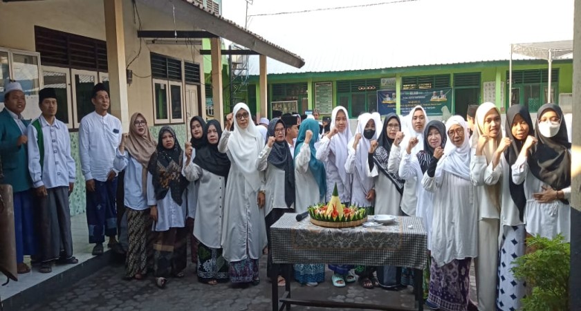 Upacara Peringatan Hari Santri Nasional di Madrasah Nurul Qur'an Pagutan: Santri Siap Berkarya untuk Negeri